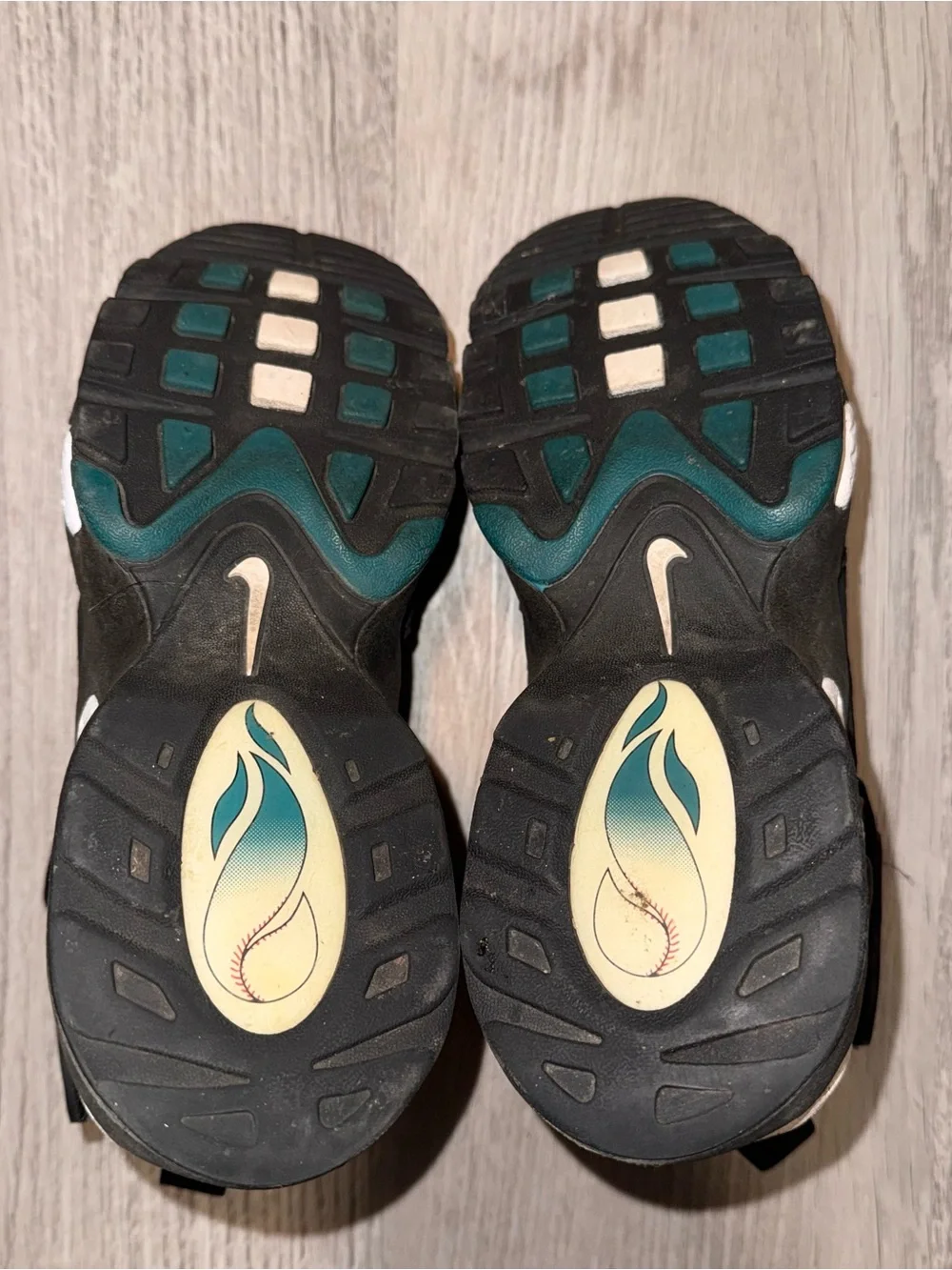 437353 034 Nike Air Griffey Gradeschool Shoes Emerald 5.5y